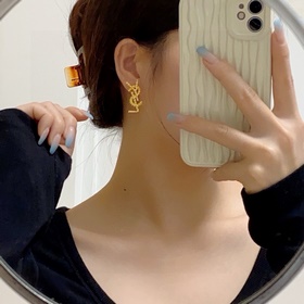YSL Saint Laurent – классическая роскошь, модный и универсальный,