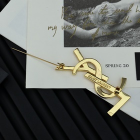 YSL Saint Laurent серьги-гвоздики с буквами бриллиантами, неровны