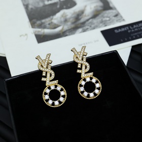 YSL Saint Laurent серьги с бриллиантами. Yves Saint Laurent был о