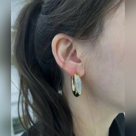 Золотые серьги Saint Laurent YSL — классическая роскошь, модный и