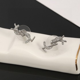 YSL Saint Laurent – классическая роскошь, модный и универсальный,