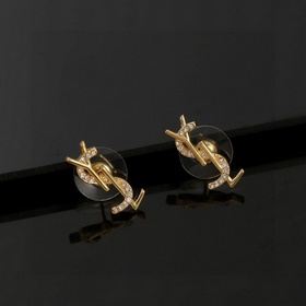 YSL Saint Laurent – классическая роскошь, модный и универсальный,