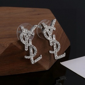 Серьги Saint Laurent YSL — классическая роскошь, модный аксессуар