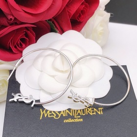 Новейшие серебряные серьги в форме полумесяца от Saint Laurent YS