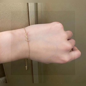 YSL, полное название Yves Saint Laurent, в китайском языке называ