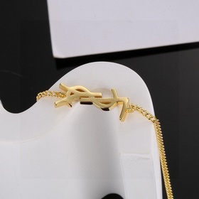 YSL, полное название Yves Saint Laurent, в китайском языке называ