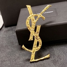 Брошь YSL Saint Laurent — это украшение, которое лучше всего пони