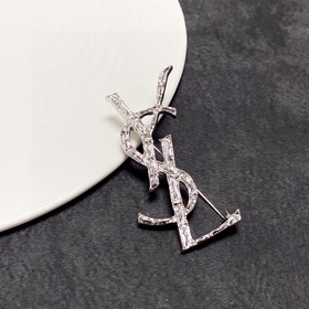 Новые броши от YSL Saint Laurent, появившиеся одновременно с ново