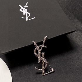 Новые броши от YSL Saint Laurent, появившиеся одновременно с ново