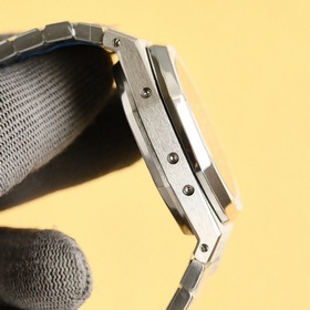 AP Royal Oak Frosted Gold Edition, 41 мм, серия «Король стальных 