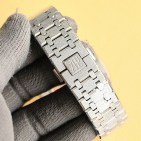 AP Royal Oak Frosted Gold Edition, 41 мм, серия «Король стальных 