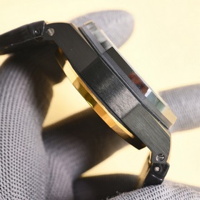 Новейшая модель Audemars Piguet с керамическим ободком. Audemars 