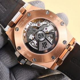 Новейшая модель Audemars Piguet с керамическим ободком. Audemars 