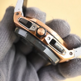 Новейшая модель Audemars Piguet с керамическим ободком. Audemars 