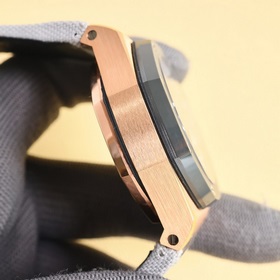Новейшая модель Audemars Piguet с керамическим ободком. Audemars 