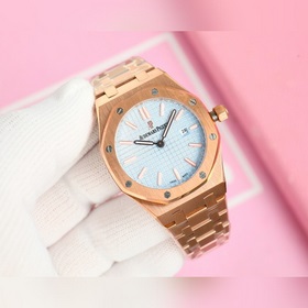 Часы Audemars Piguet Royal Oak с циферблатом, украшенным узором L