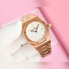 Часы Audemars Piguet Royal Oak с циферблатом, украшенным узором L