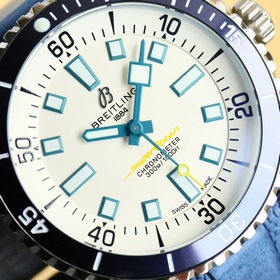 GR тщательно отобрал часы Superocean 42 мм от Breitling. 1： Часы 
