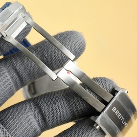 GR тщательно отобрал часы Superocean 42 мм от Breitling. 1： Часы 