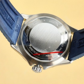 GR тщательно отобрал часы Superocean 42 мм от Breitling. 1： Часы 