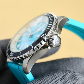 GR тщательно отобрал часы Superocean 42 мм от Breitling. 1： Часы 
