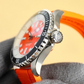 GR тщательно отобрал часы Superocean 42 мм от Breitling. 1： Часы 