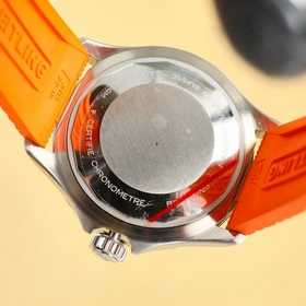 GR тщательно отобрал часы Superocean 42 мм от Breitling. 1： Часы 
