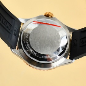 GR тщательно отобрал часы Superocean 42 мм от Breitling. 1： Часы 
