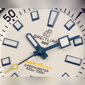 GR тщательно отобрал часы Superocean 42 мм от Breitling. 1： Часы 