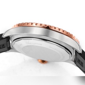 GR тщательно отобрал часы Superocean 42 мм от Breitling. 1： Часы 