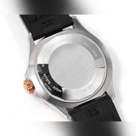 GR тщательно отобрал часы Superocean 42 мм от Breitling. 1： Часы 