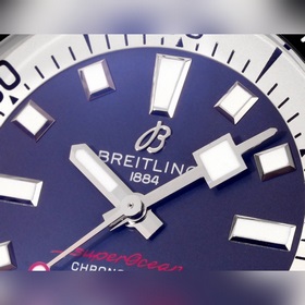 GR тщательно отобрал часы Superocean 42 мм от Breitling. 1： Часы 