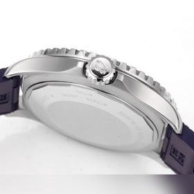GR тщательно отобрал часы Superocean 42 мм от Breitling. 1： Часы 
