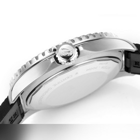 GR тщательно отобрал часы Superocean 42 мм от Breitling. 1： Часы 