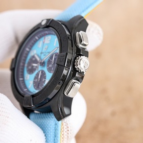 Новая серия Breitling Avenger SB01474A1C1X1 уже в продаже. Диамет