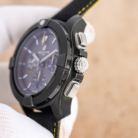 Новая серия Breitling Avenger SB01474A1C1X1 уже в продаже! Диамет