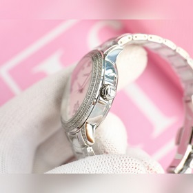 Женские механические часы Chanel Seiko представлены в соответстви