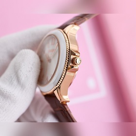 Женские механические часы Chanel Seiko представлены в соответстви