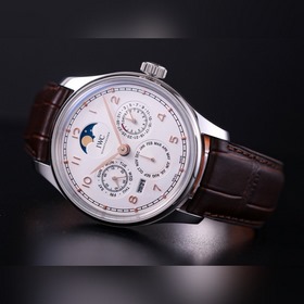 V9 International Portugal Series True Perpetual Calendar, первая 