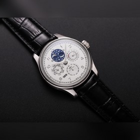 V9 International Portugal Series True Perpetual Calendar, первая 