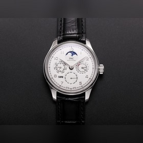 V9 International Portugal Series True Perpetual Calendar, первая