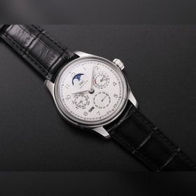 V9 International Portugal Series True Perpetual Calendar, первая 