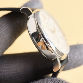 (Три функции в одном) IWC впервые представила серию Portofino (IW