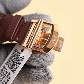(Три функции в одном) IWC впервые представила серию Portofino (IW