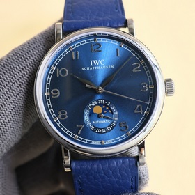 IWC впервые представила серию Portofino с указательным календарем