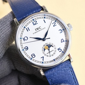 IWC впервые представила серию Portofino с указательным календарем