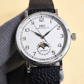 IWC впервые представила серию Portofino с указательным календарем