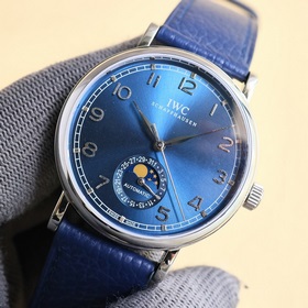 IWC впервые представила серию Portofino с указательным календарем