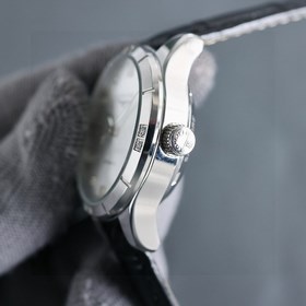 Новейшая женская модель Longines 2024 года, популярная на Little 
