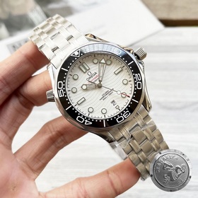 Omega – популярная модель супер-свечением в темноте, стальная муж